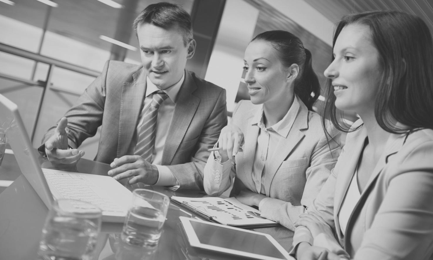 Équipe d'entreprise en formation sur la psychologie budgétaire