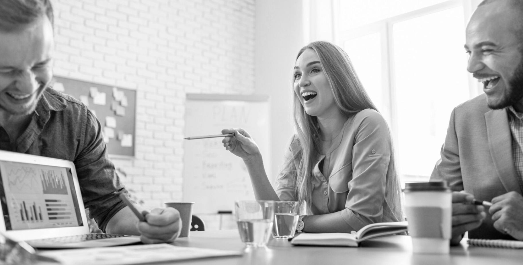 Espace de travail organisé pour l'apprentissage financier à domicile